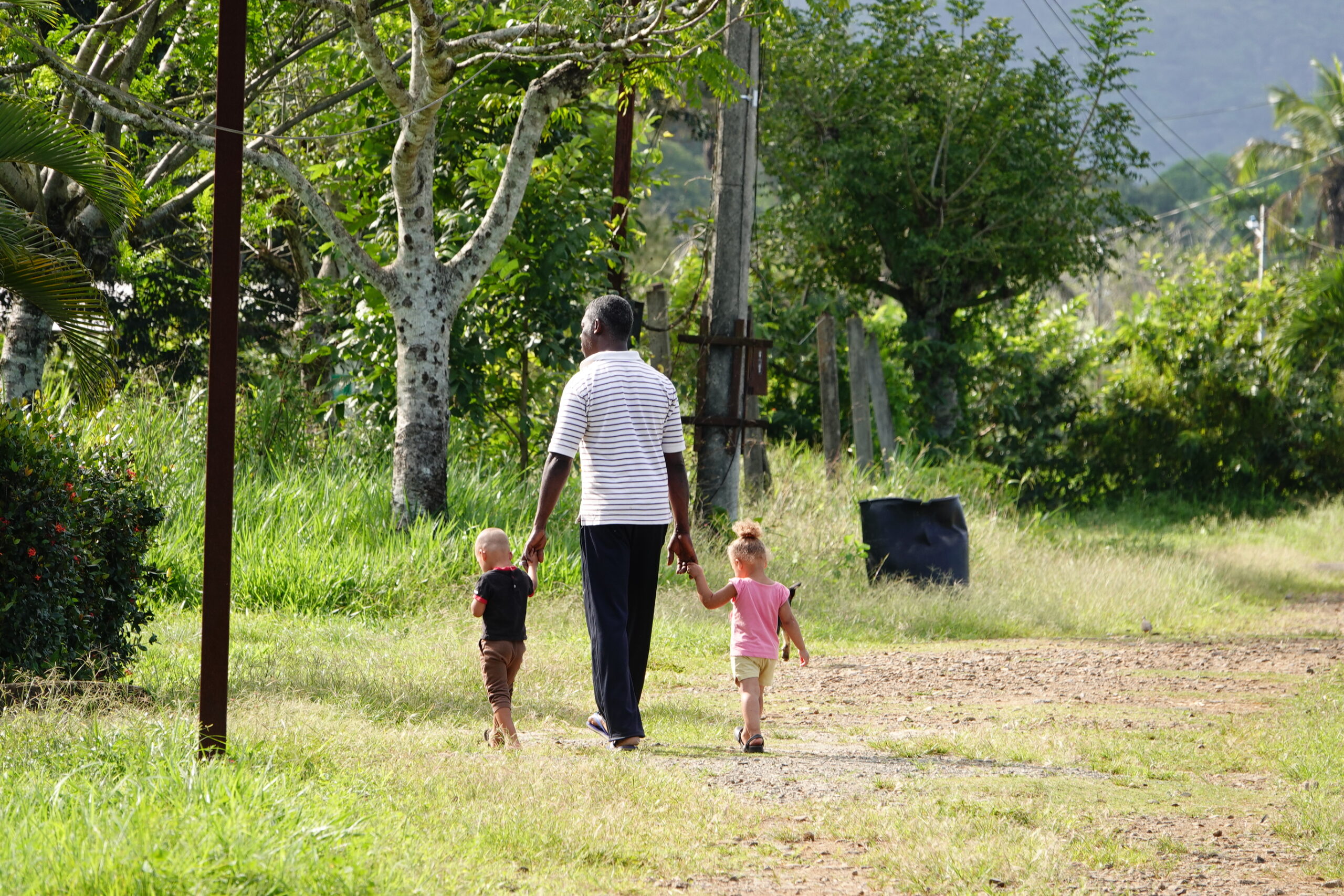 https://internationalekinderhulp.nl/wp-content/webpc-passthru.php?src=https://internationalekinderhulp.nl/wp-content/uploads/2021/05/Father-with-Kids3-scaled.jpg&nocache=1