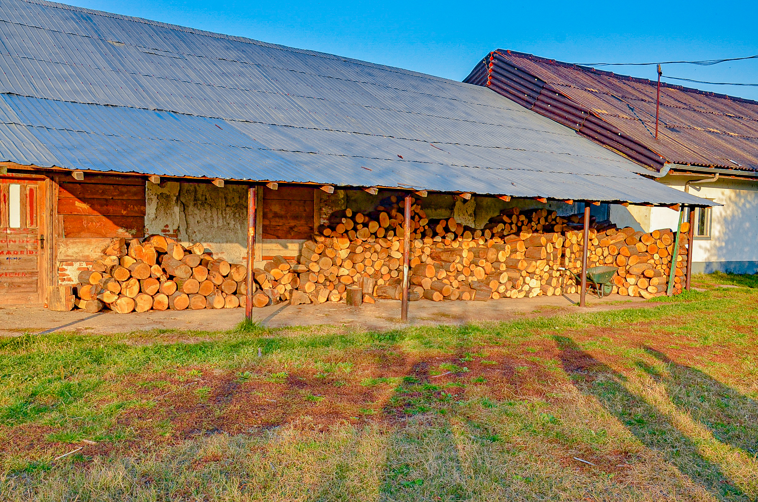 romanian-woodpile_full