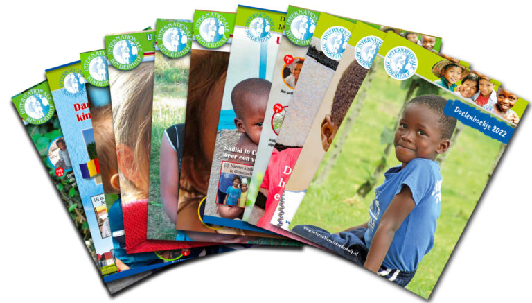 Doelenboekjes verzamelfoto-1280x820 2022 https://internationalekinderhulp.nl/wp-content/webpc-passthru.php?src=https://internationalekinderhulp.nl/wp-content/uploads/2023/04/Doelenboekjes-verzamelfoto-1280x820-2022-768x437.jpg&nocache=1